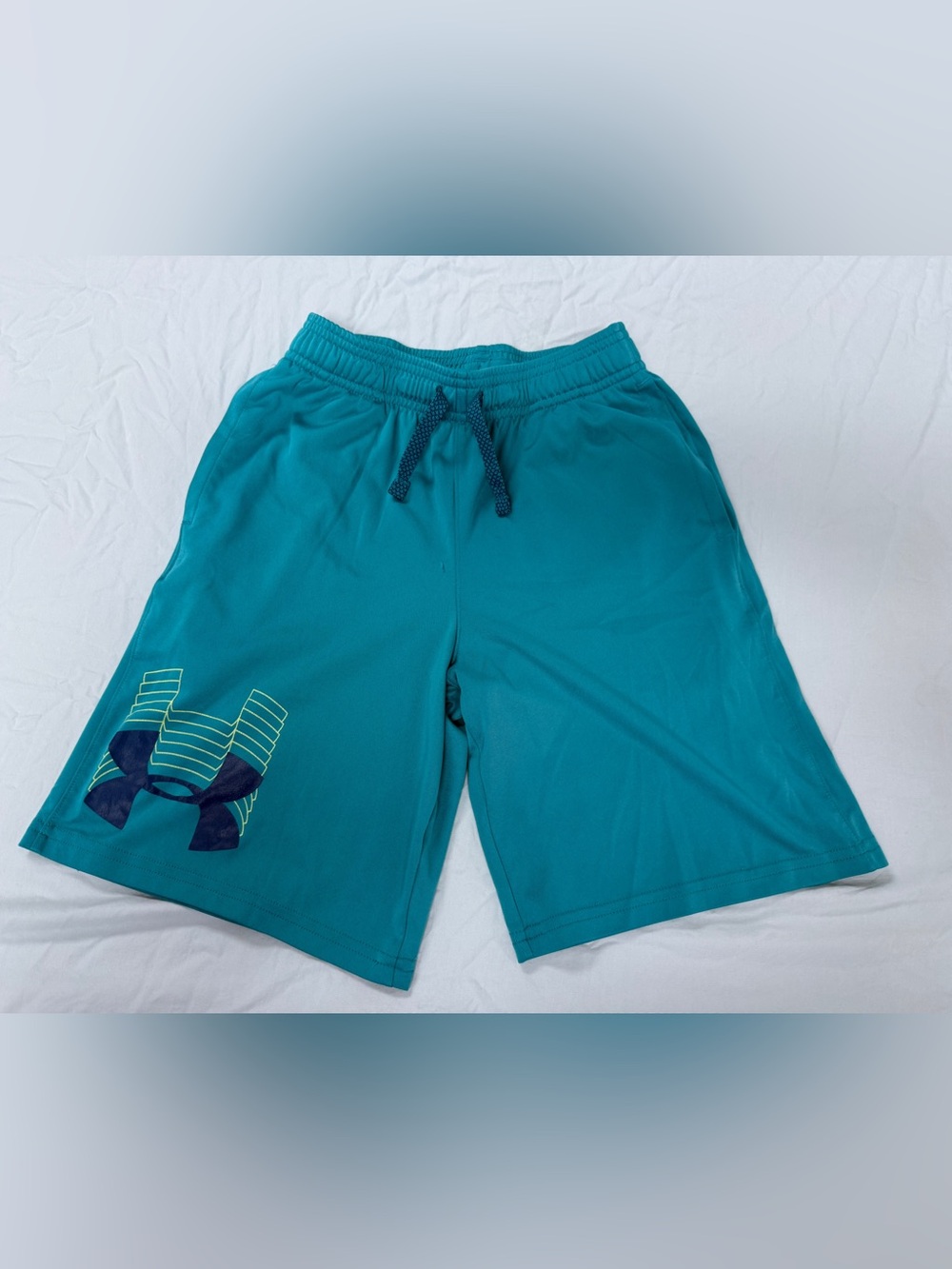 Under Armour HeatGear Youth Medium Athletic Shorts (Teal)